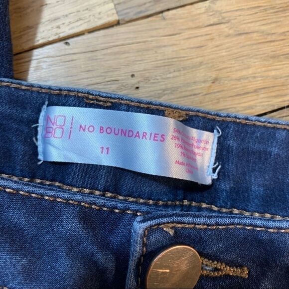 No Boundaries jeans stretchy size 11 skinny - Picture 6 of 9